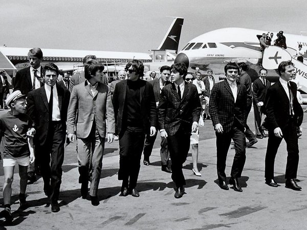 Die Beatles am Flughafen Zürich - © ETH Bildarchiv / Jack Metzger