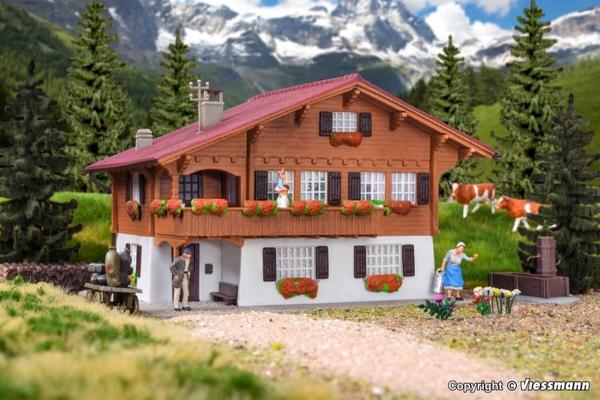 Künstliche Geranien am Modellhaus von ©Viessmann-Kibri