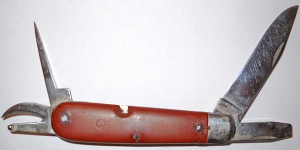 Soldatenmesser der Firma Wenger aus Delsberg 1951 mit INOX-Stahl und rotem Griff