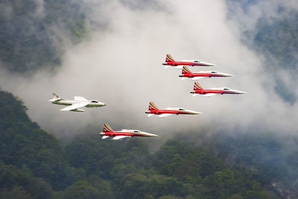 Patrouille Suisse und der letzte fliegende Hunter