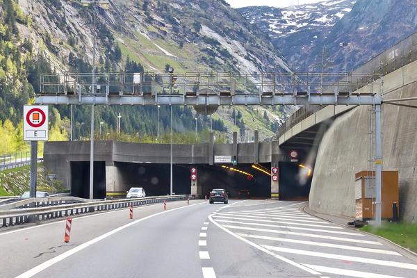 Einfahrt zum Gotthardtunnel - © Raimond Spekking / CC BY-SA 4.0
