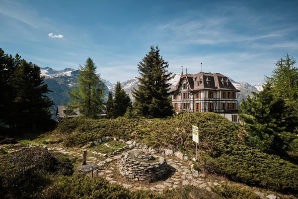 Lehrpfad an der Villa Cassel - © aletscharena