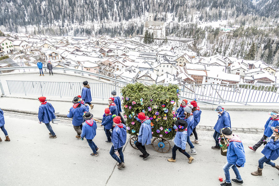 Chalandamarz-Umzug in Scuol © Andrea Badrutt, Chur
