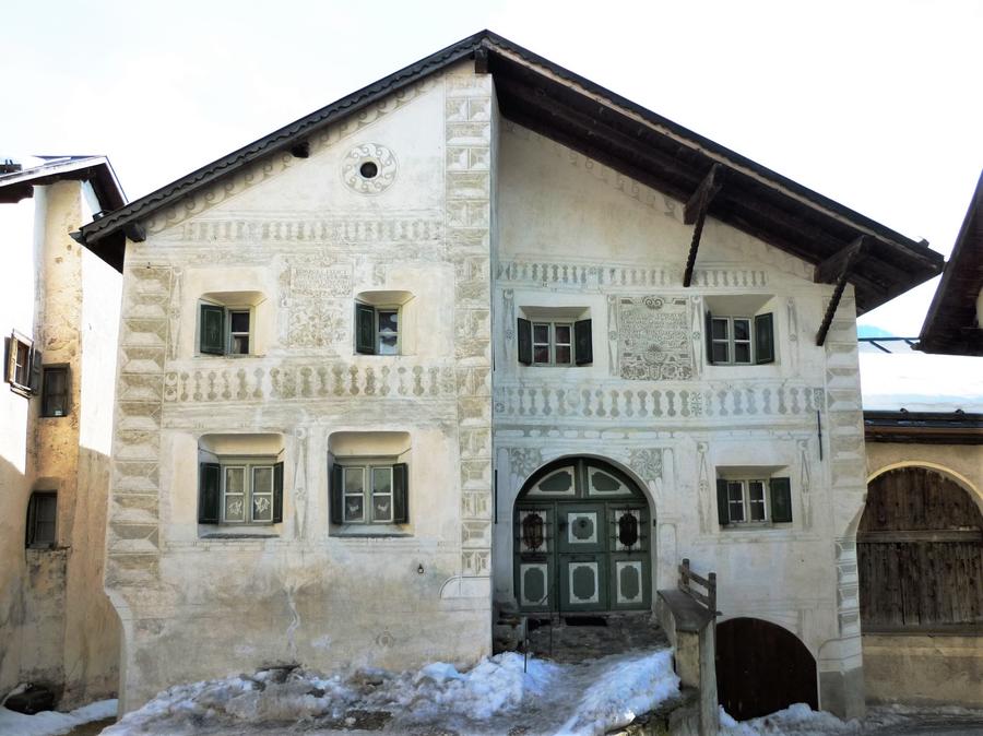 Urslis Elternhaus in Guarda © Paebi / CC BY-SA 3.0