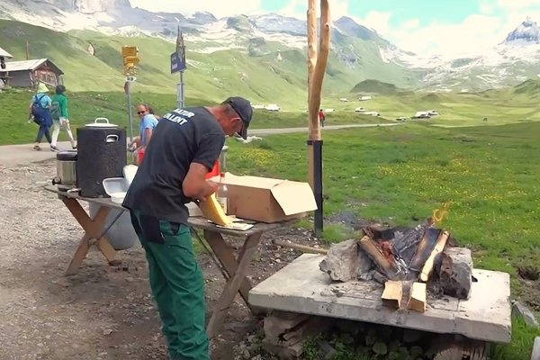 Bratkäse am Tannalpsee OW - © YT/Urs Amrein