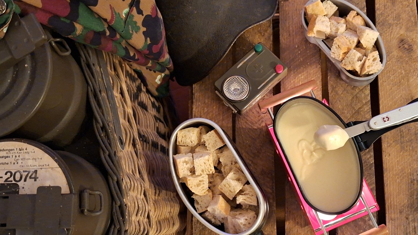 Fondue-Rezepte der Schweizer Armee von 1960 bis heute. - © René Buss