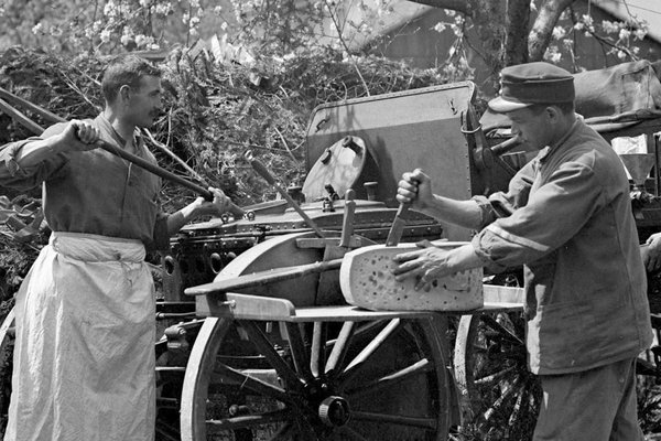 Schon im Ersten Weltkrieg waren Käsespeisen ein beliebter MuMa («Muntermacher») im Schweizer Militär.