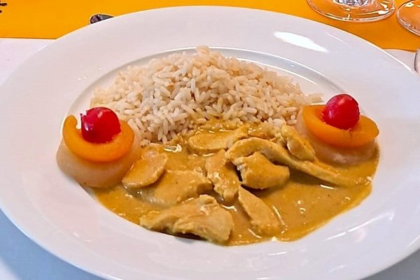 Klassisches Riz Casimir in einem Seniorenpflegeheim irgendwo im Kanton Bern
