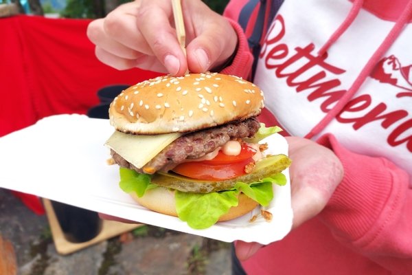 Inspiration zu unserem Burger: Ein Eringer-Burger auf der Bettmeralp - © René Buss
