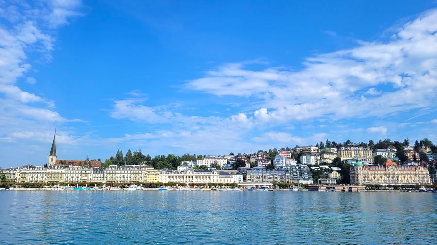 Ausblick vom Schiff auf Luzern - © Giulia Woschko