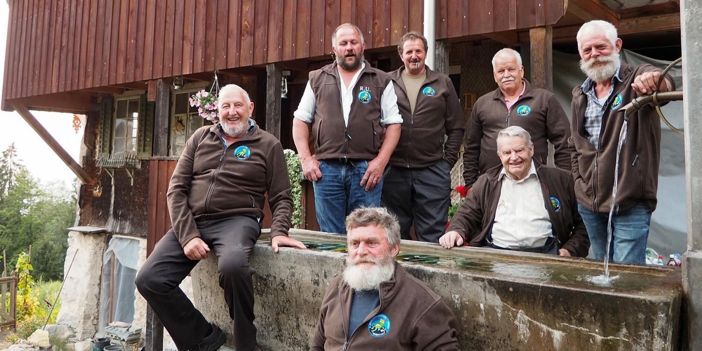 v.l.n.r.: Präsident Josef Bürgler, Roman Ulrich, Karl Hediger (unten), Karl Laimbacher, Alois Holdener (hinten), Martin Horat, Martin Holdener - © Meteorologischer Verein Innerschwyz