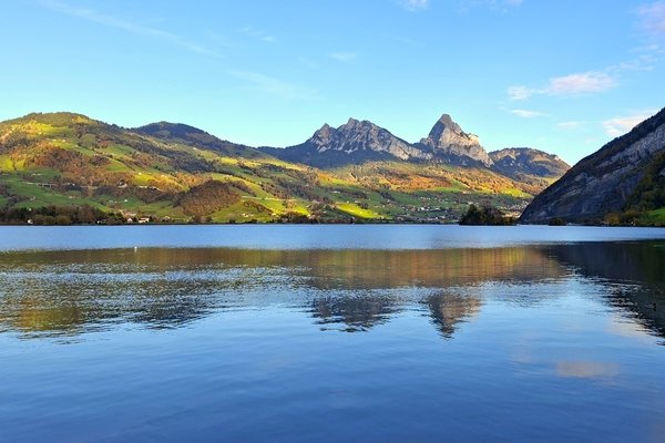 Goldener Herbst am Lauerzersee, 24. Oktober '25 - © René Buss