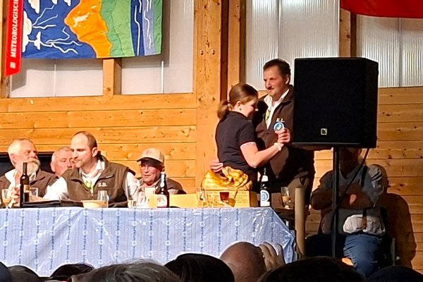 Karis Siegertänzli mit seinerTochter. - © René Buss