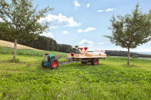 Ein Bett im Apfelbaumfeld - © Thurgau Tourismus