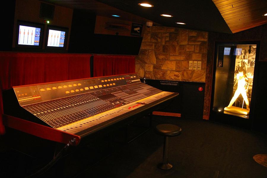 Mountain Studios Montreux - © Kazuyanagae CC BY-SA 4.0