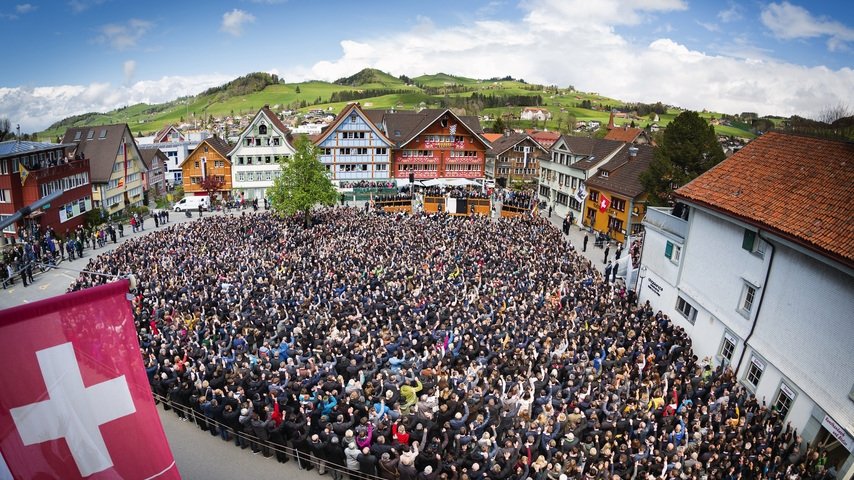 Landsgemeinde Appenzell - Vorbild für die Demokratie oder erzkonservativer Anachronismus?
