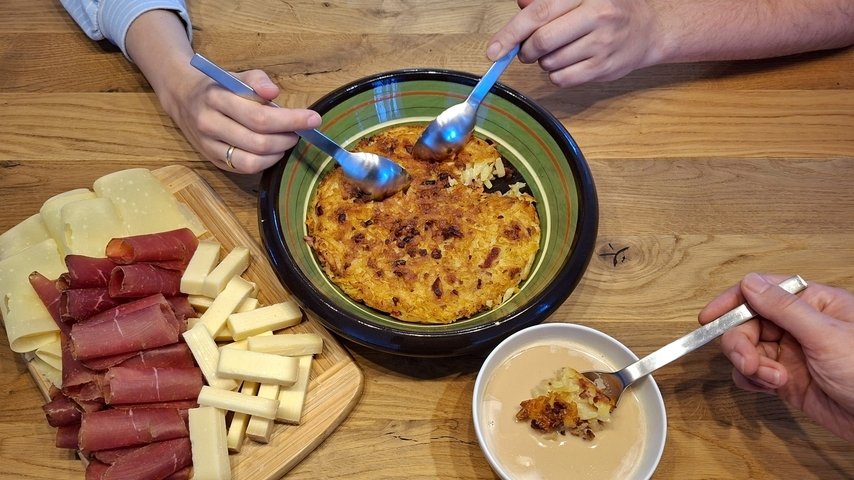 Das Original: Berner Rösti mit Milchkaffee zum Frühstück (mit Rezept)
