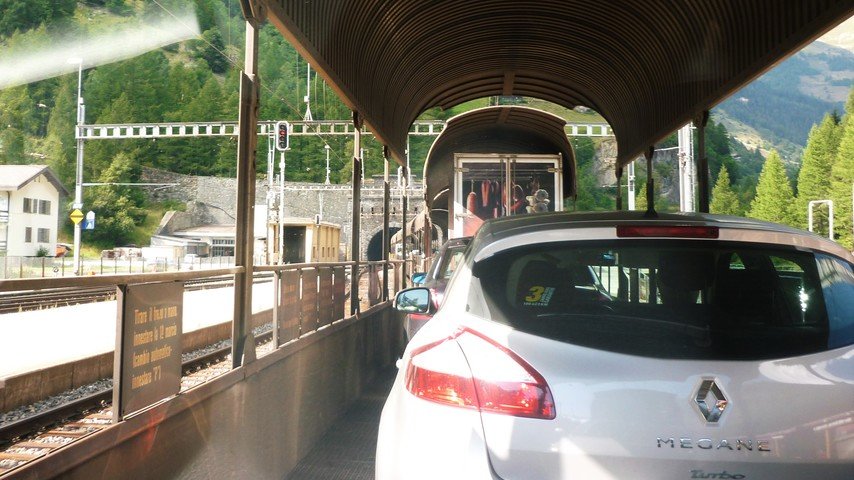 Reiseratgeber Schweiz - Vignette, Wanderschuh und Zwiebelschale