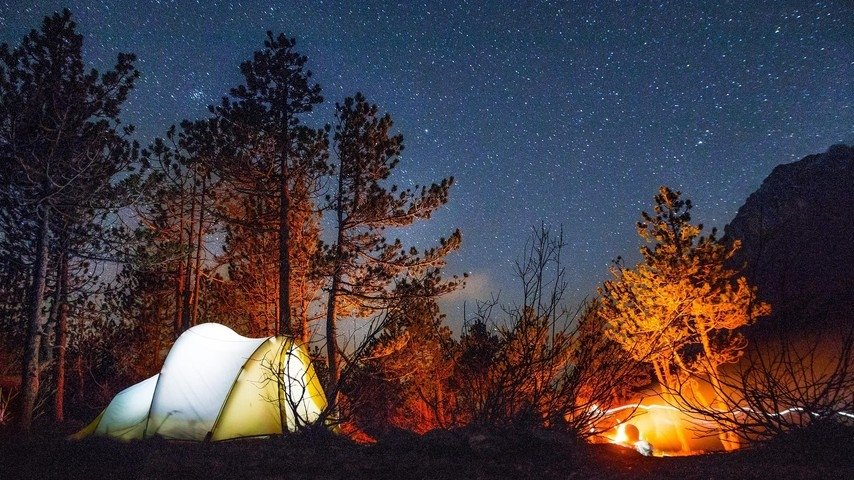 Der Schweizer Nachthimmel - Wo sich die Sterne am besten beobachten lassen