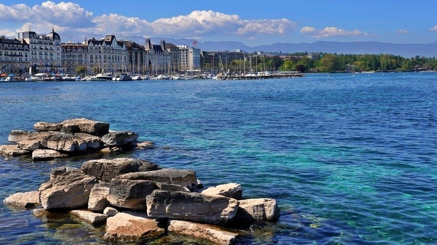 Der Sommer in Genf: Wandern, Schwimmen und Staunen