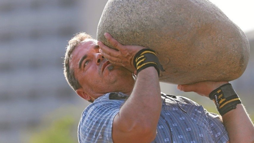 Das Unspunnenfest in Interlaken - Schweizer Volkssport am eigenen Leib erleben